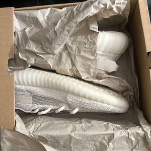 BRAND NEW yeezy bone 350s. Size 8 in men and 9 in women.